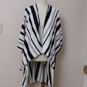 Ashley Stewart Women's Black and White Sweater sz 18/20